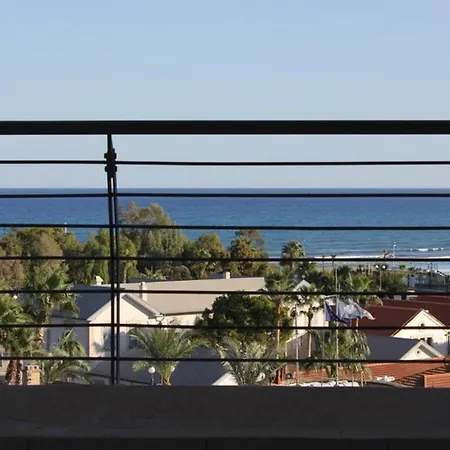 2b Seaview Breeze - Finikoudes Beach Lárnaca